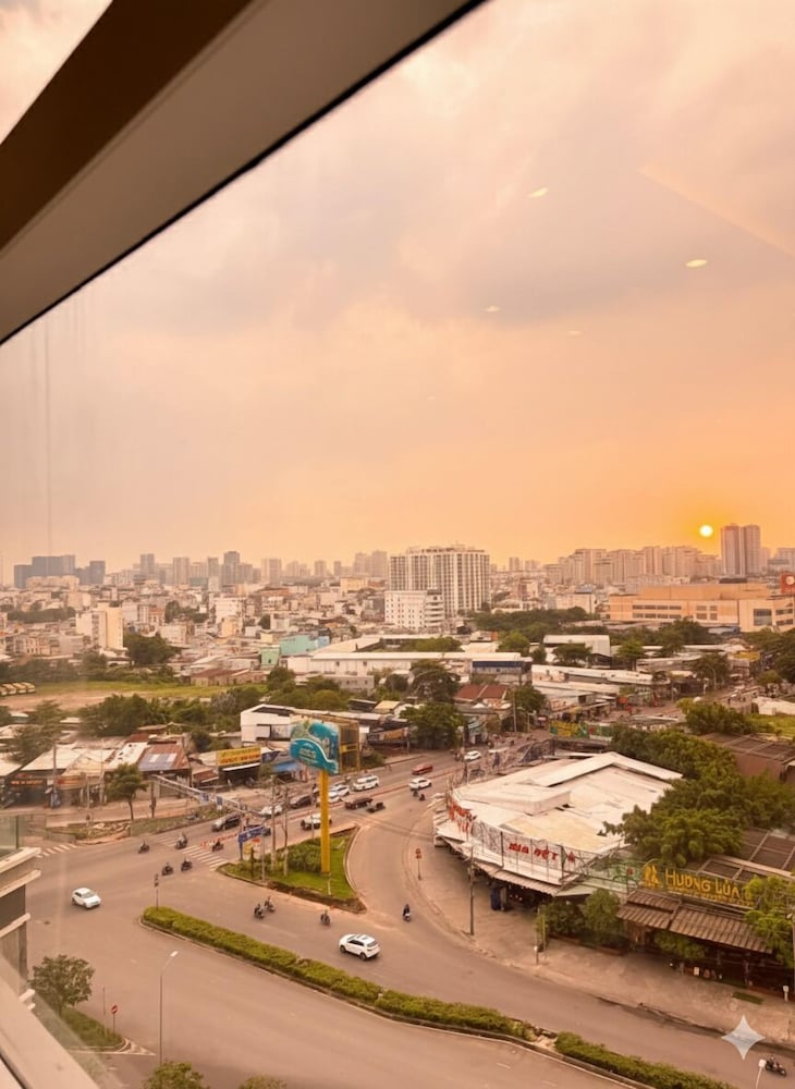 Sunrise High Floor Pool Ben Thanh Gym