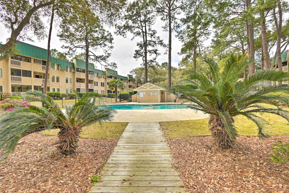 Sunroom + Beach Access: Hilton Head Condo view 5