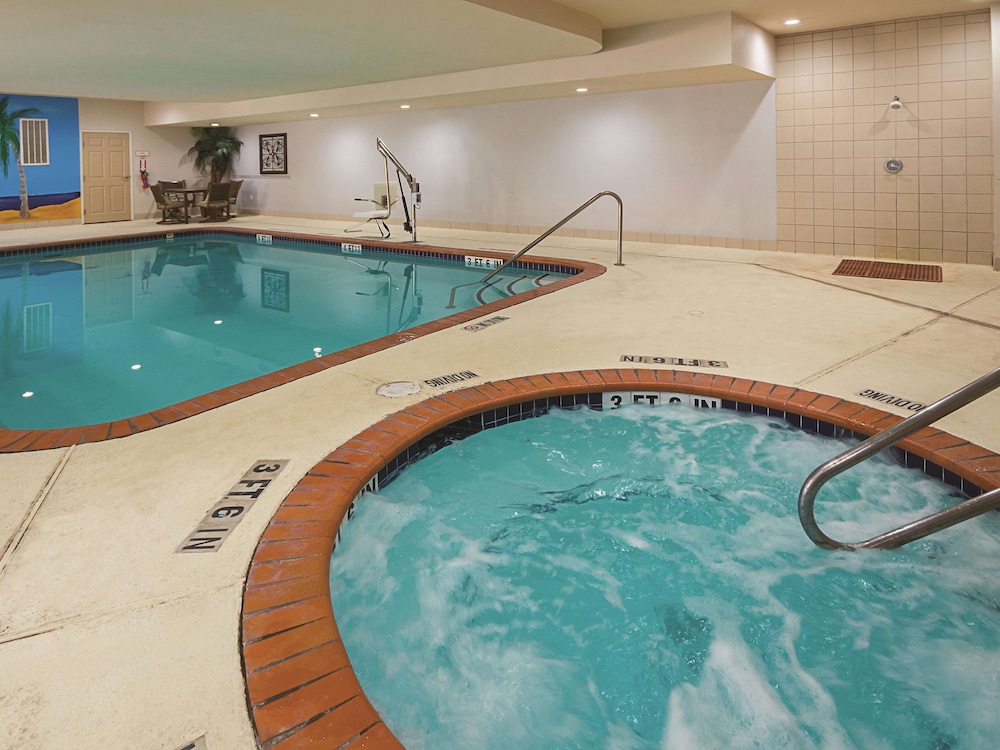 La Quinta Inn Suites by Wyndham Kingwood Houston IAH Airpt - Property Image 15