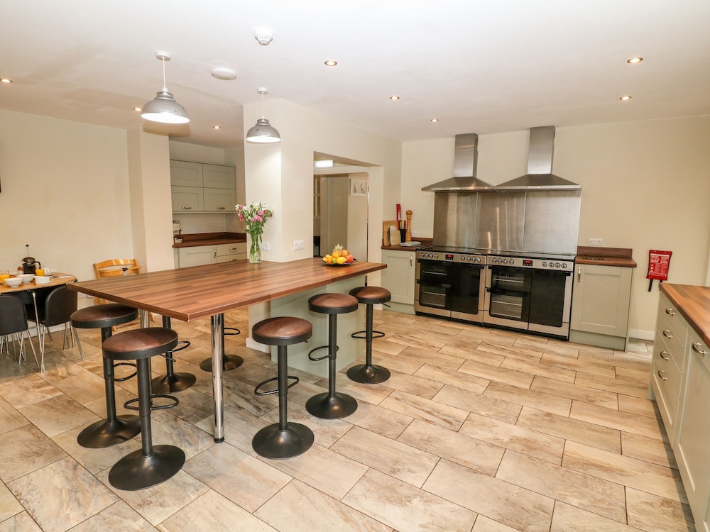 Hope Valley Vacations - Poacher's Arms - Property Image 11