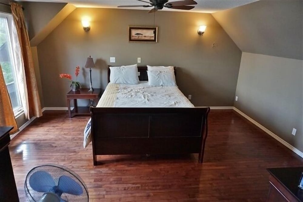 455 Faraday Lake 3 Bedroom Cottage