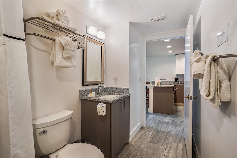 Oceana 204 East