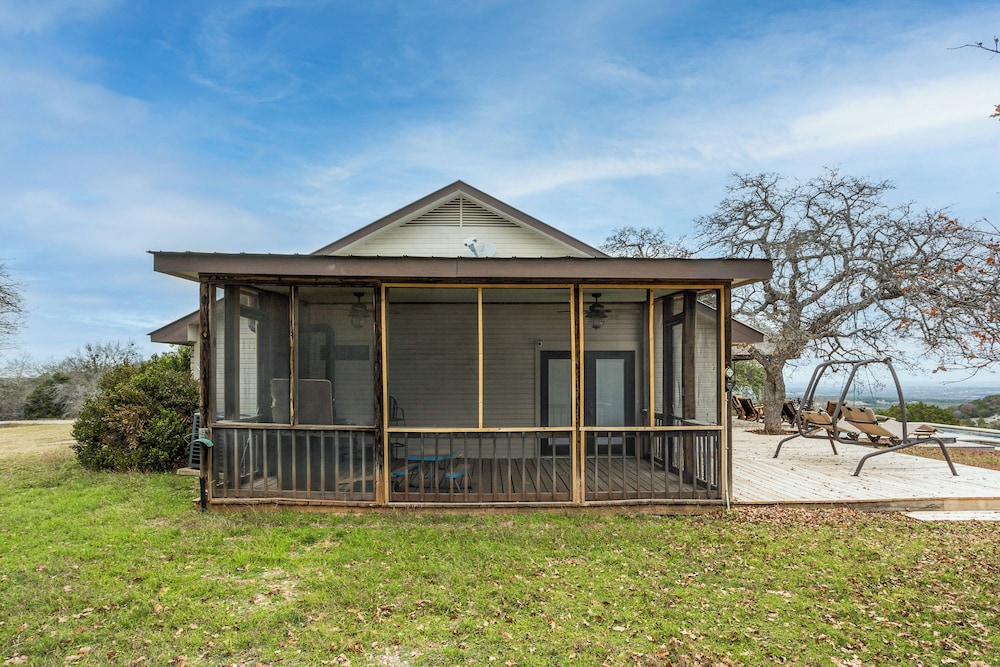 5BR Luxury Home w/ Pool & Wrap-around Porch