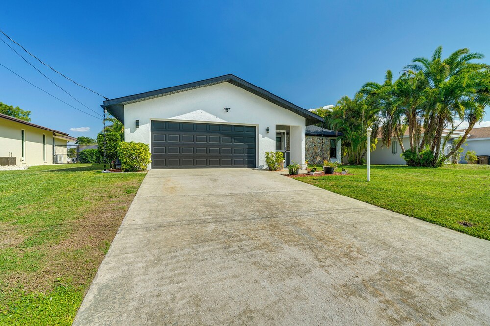 Canal-front Gem w/ Hot Tub, Foosball in Cape Coral