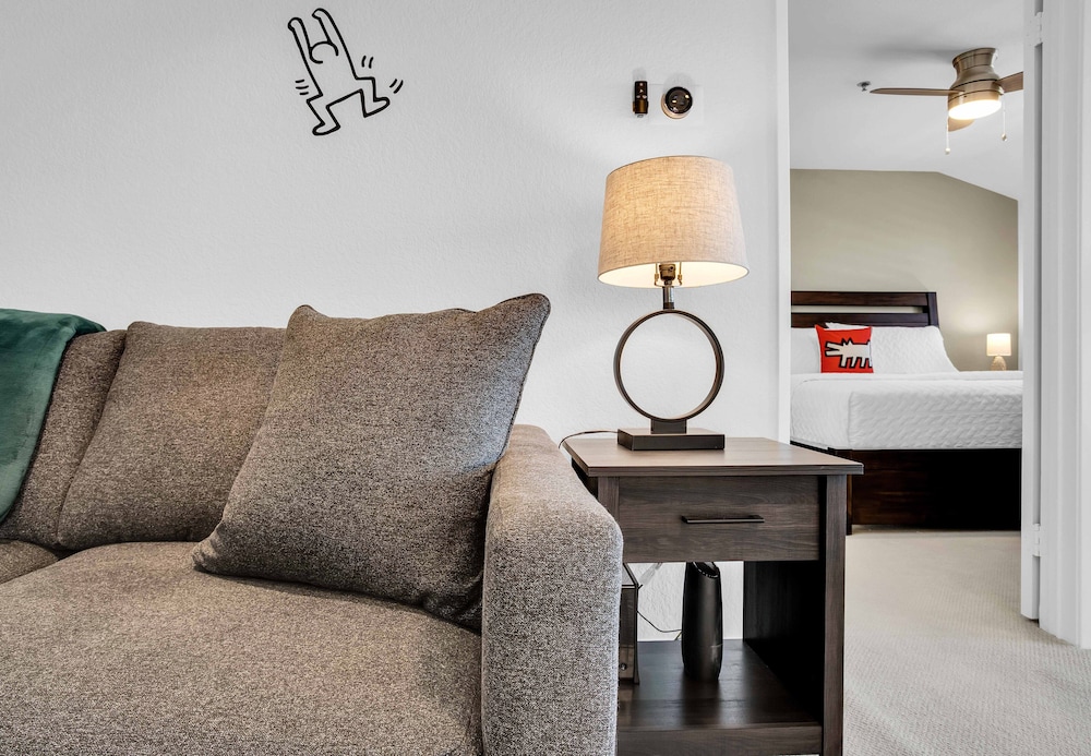 Keith Haring Inspired 2BD Deauville
