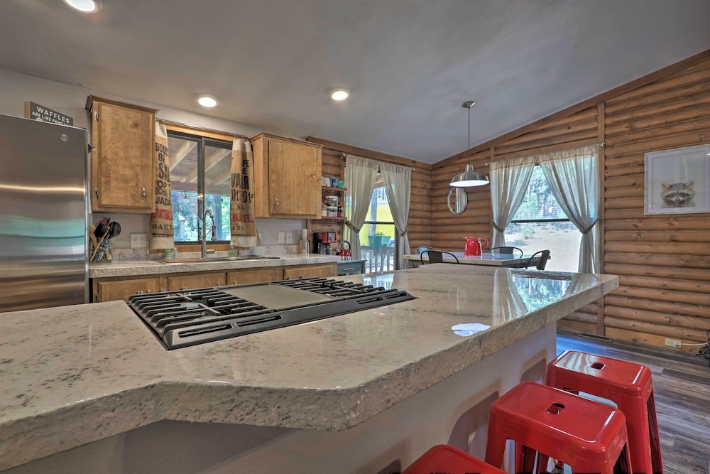 Payson Vacations - Updated Strawberry Family Cabin w/ 2 Private Decks - Property Image 2
