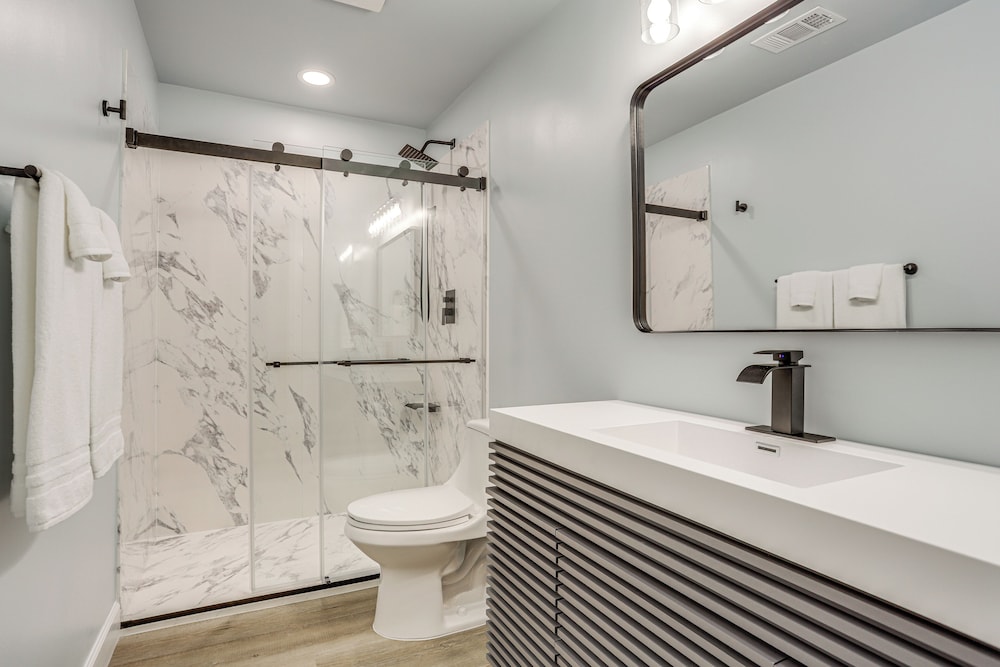 < 1 Mi to Main St & Amphitheater: Woodstock Home!