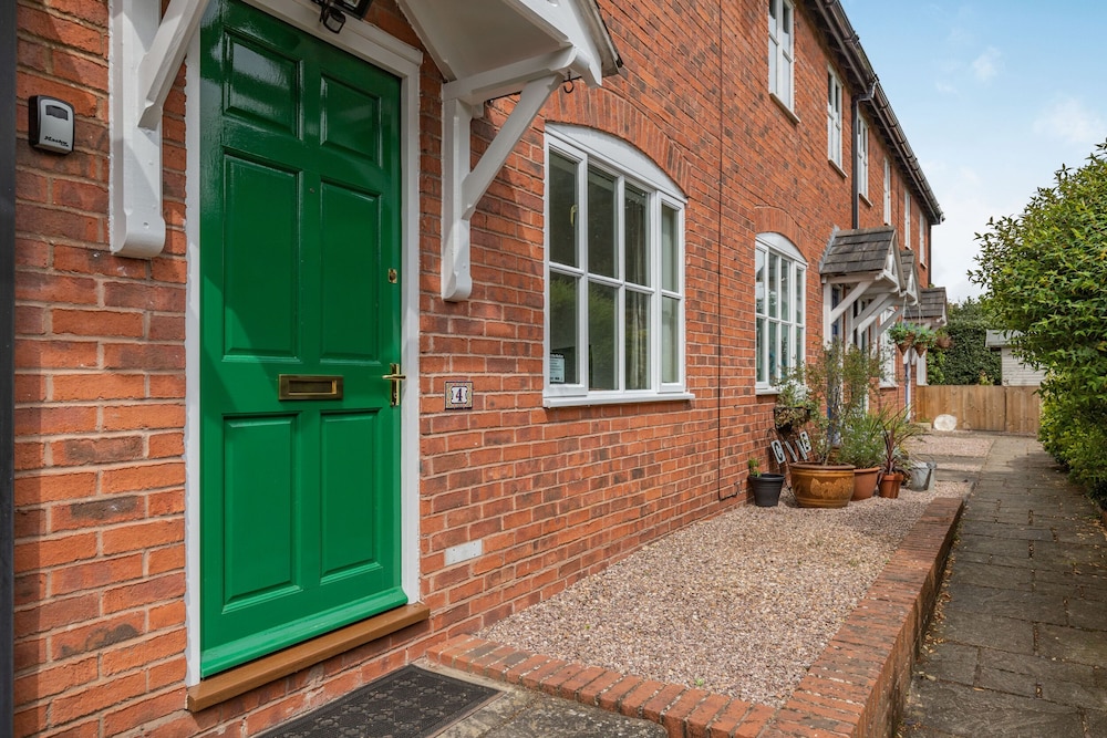 Crewe Vacations - 4 Aldelyme Court - Property Image 3