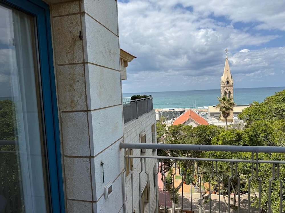 Jaffa Beachfront Studio by Sea N' Rent