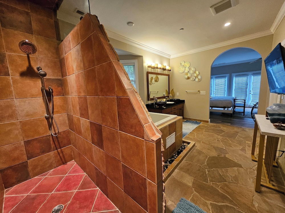 Heated Pool King Bed Jacuzzi Bath Arcade