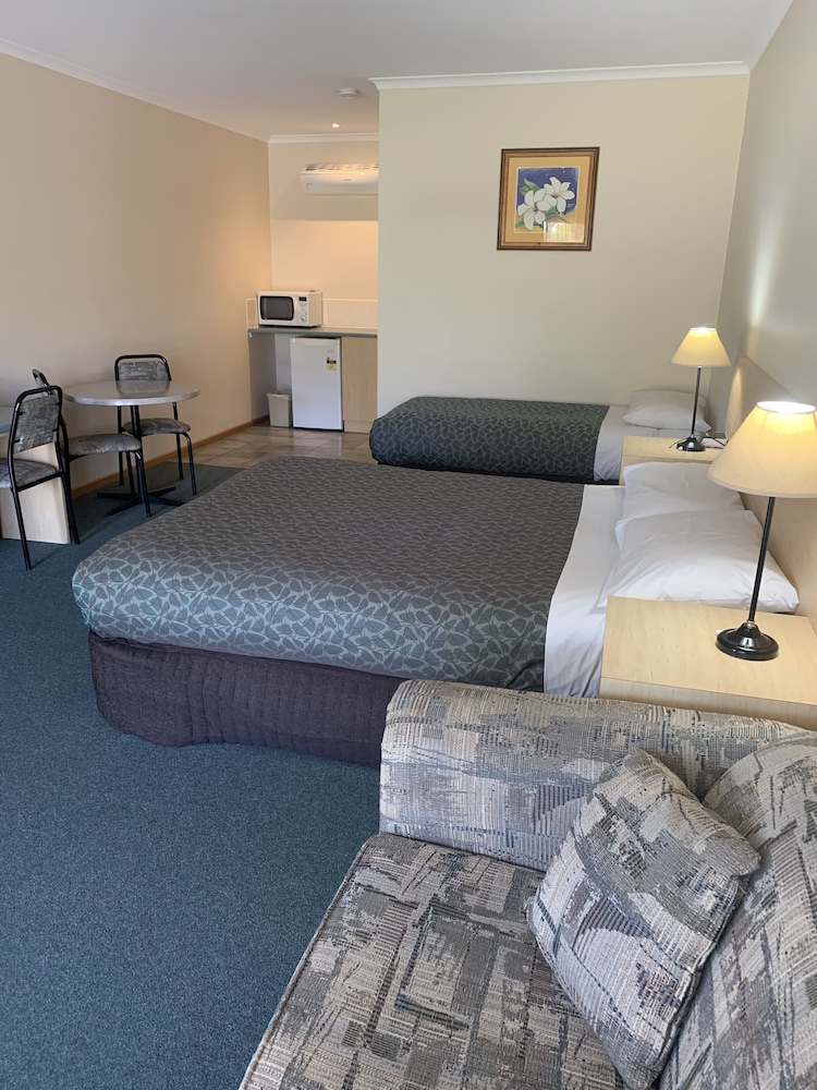 Arthur Phillip Motor Inn