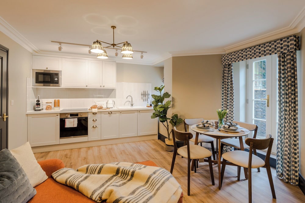 Your Apartment - Pembroke House