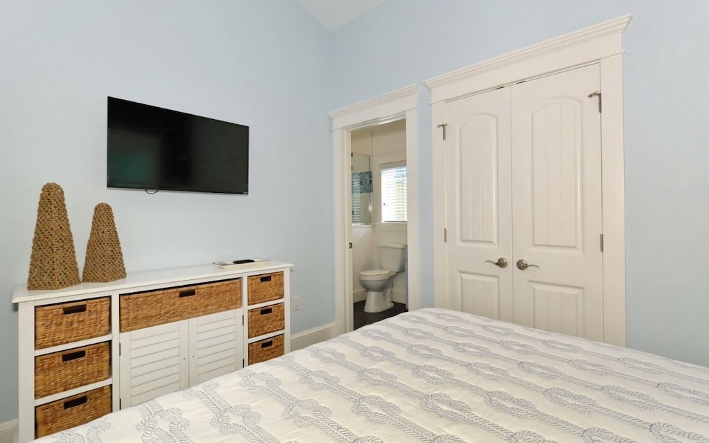 Seahorse Beach House managed by Beach Retreats view 4