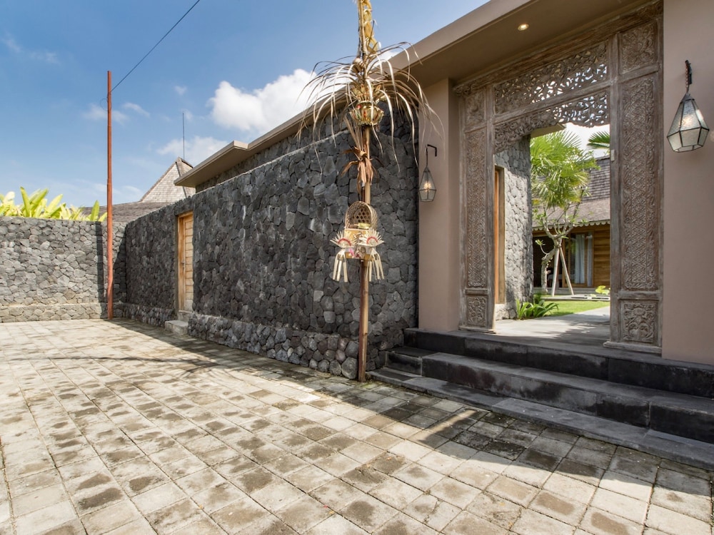 Mannao Estate by Villa Finder