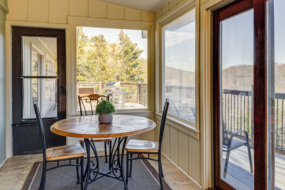 Smoky Mtn Views: Spacious Home Near Nat'l Park!