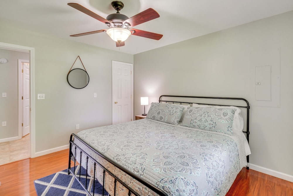 Walk to Marina: Norris Lake Escape w/ Deck + Views