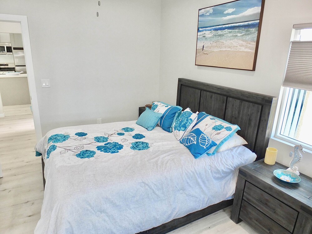 New Beach & Bay Retreat Full of Amenities! view 4
