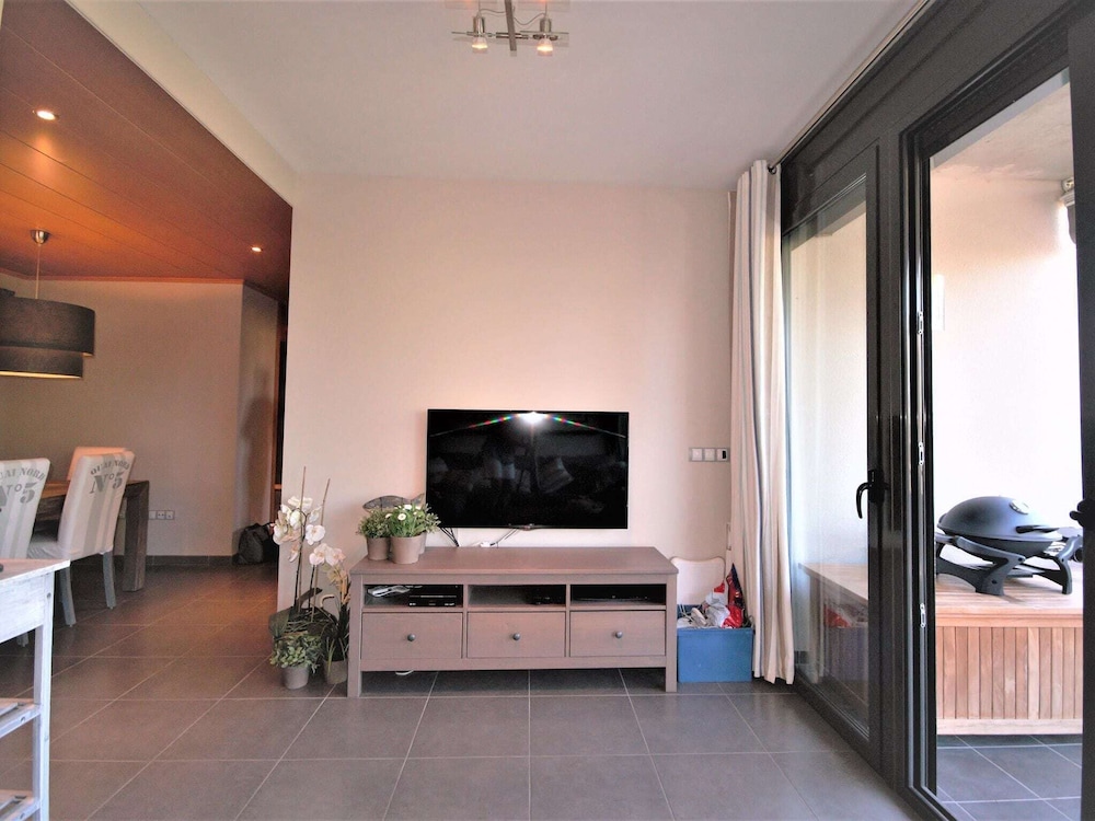 Wonderful Apartment in St Pere Pescador With Communal Pool photo 5