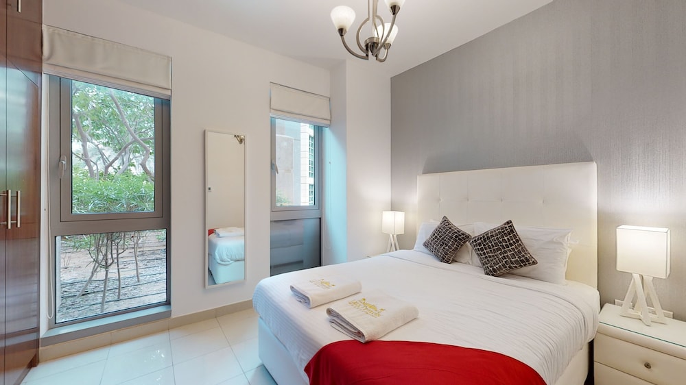 Lux BnB 3BDR Burj Khalifa & Pool Views