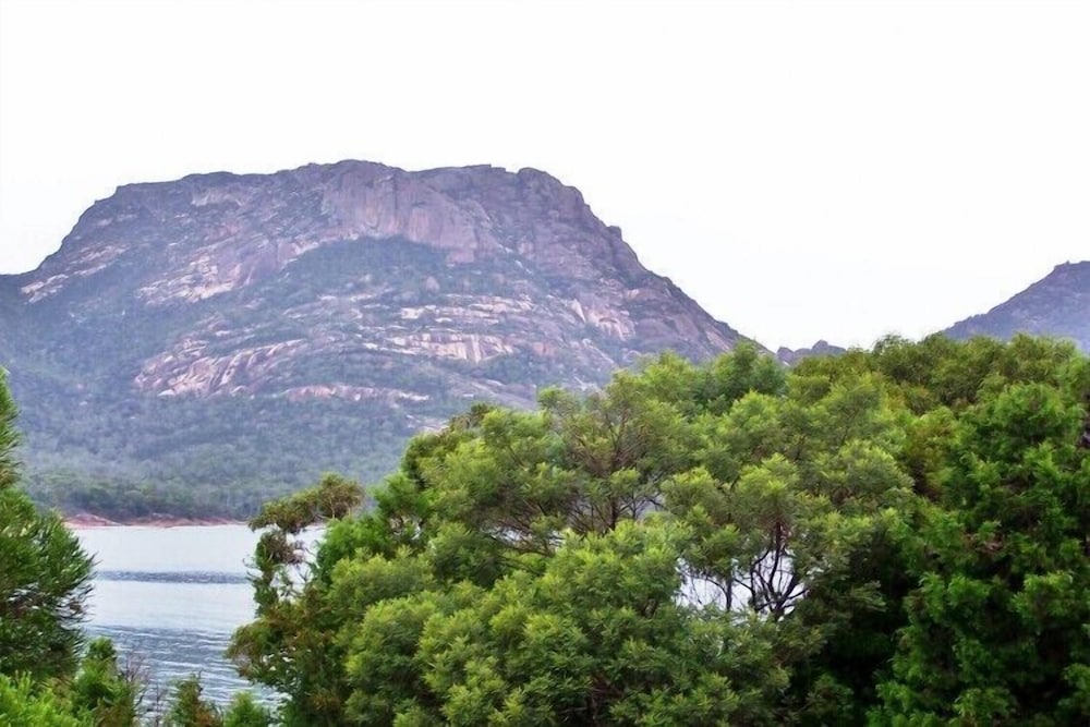Coles Bay Waterfronter 2