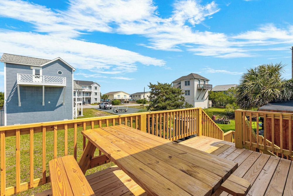 Catch A Wave by Topsail Realty