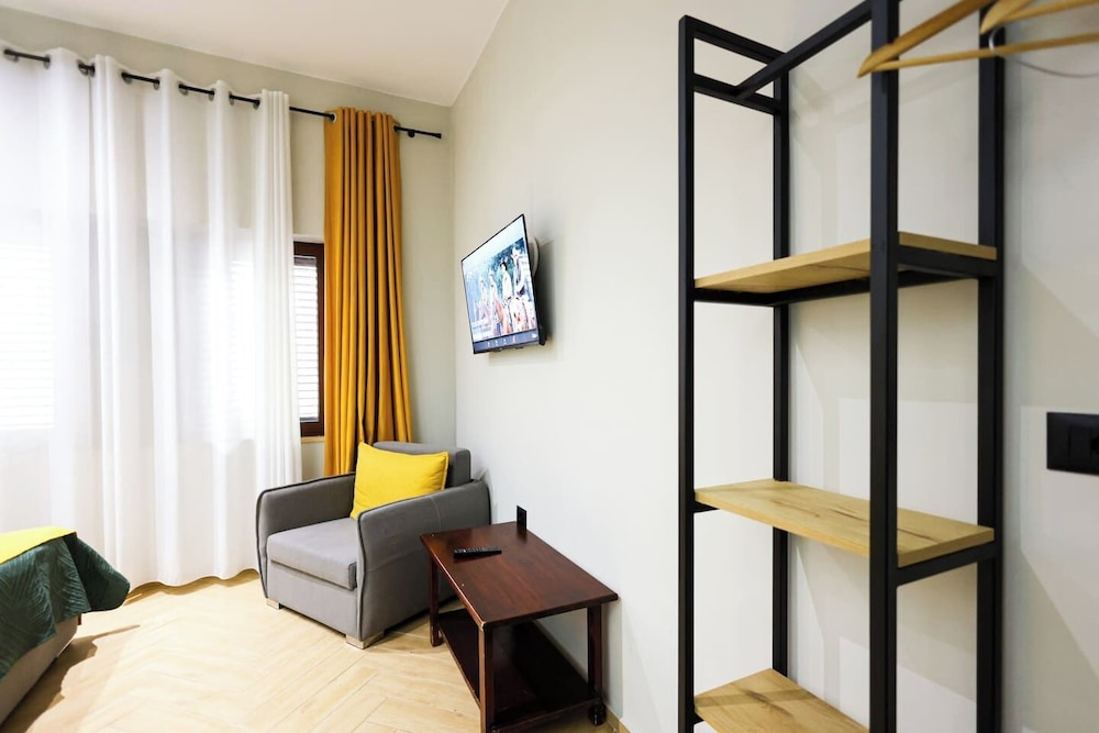 Grandstay Central 101