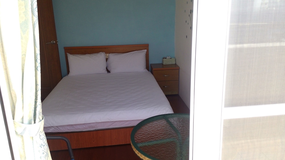 Caitlyn Hostel