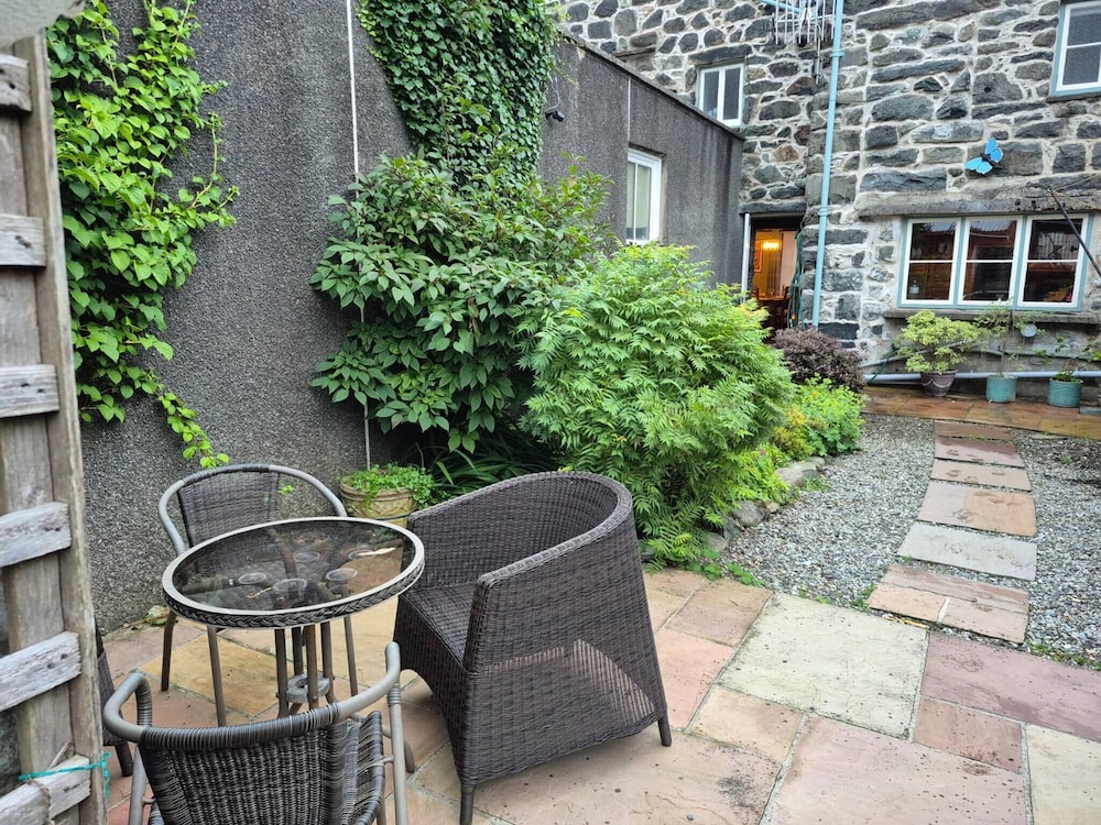 Charming Dolgellau Townhouse With Garden, Perfect for Families