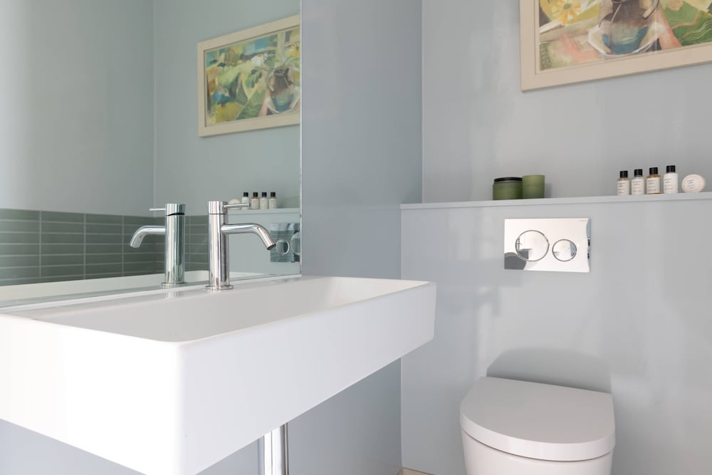 Southwell Gardens II by Onefinestay