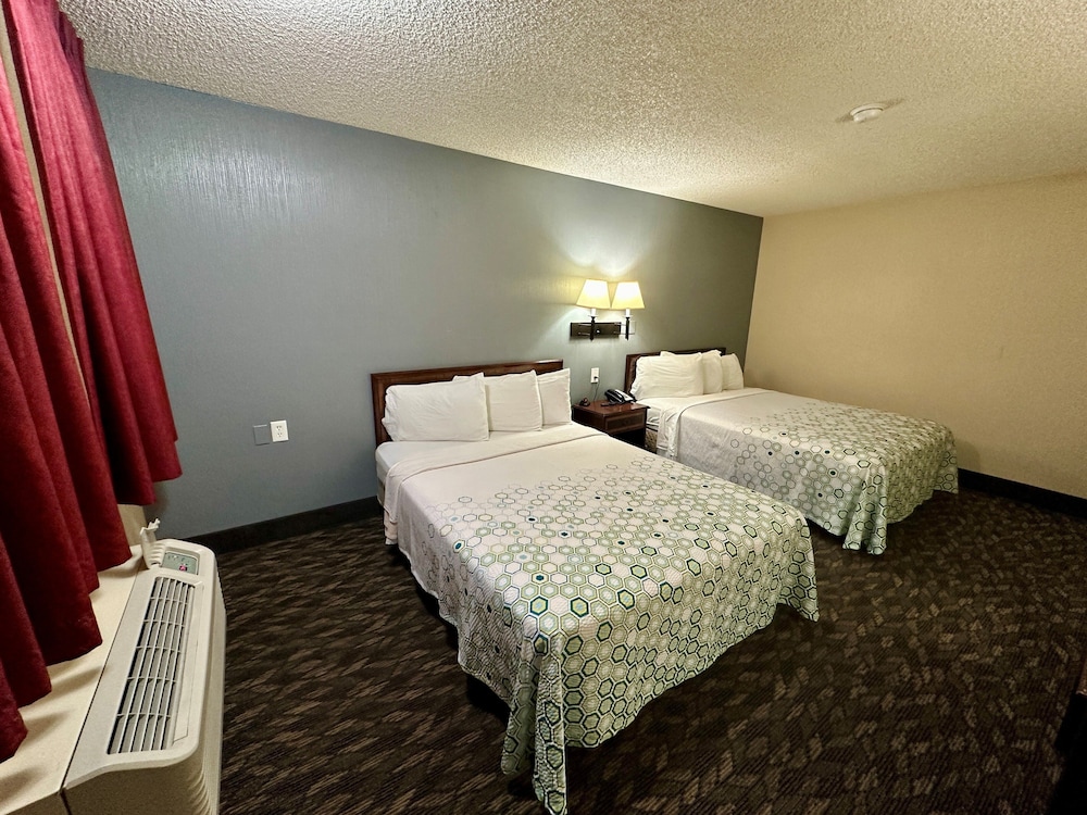 Yuba City Vacations - HomeTowne Studios by Red Roof Yuba City - Property Image 3