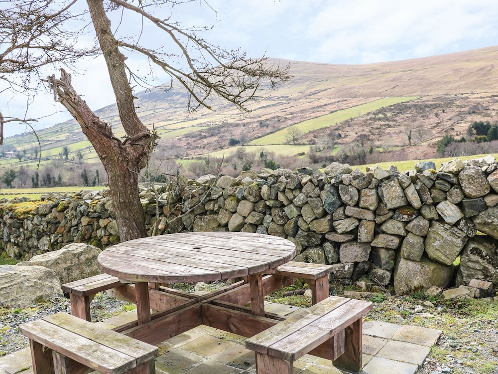 Pat White's Cottage view 3