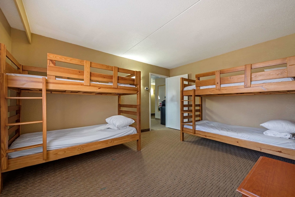 Lexington Vacations - Clarion Hotel Conference Center - North - Property Image 42