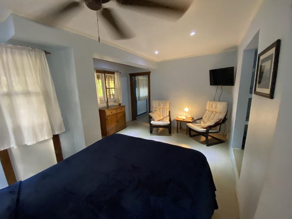 Mariposa Lodge