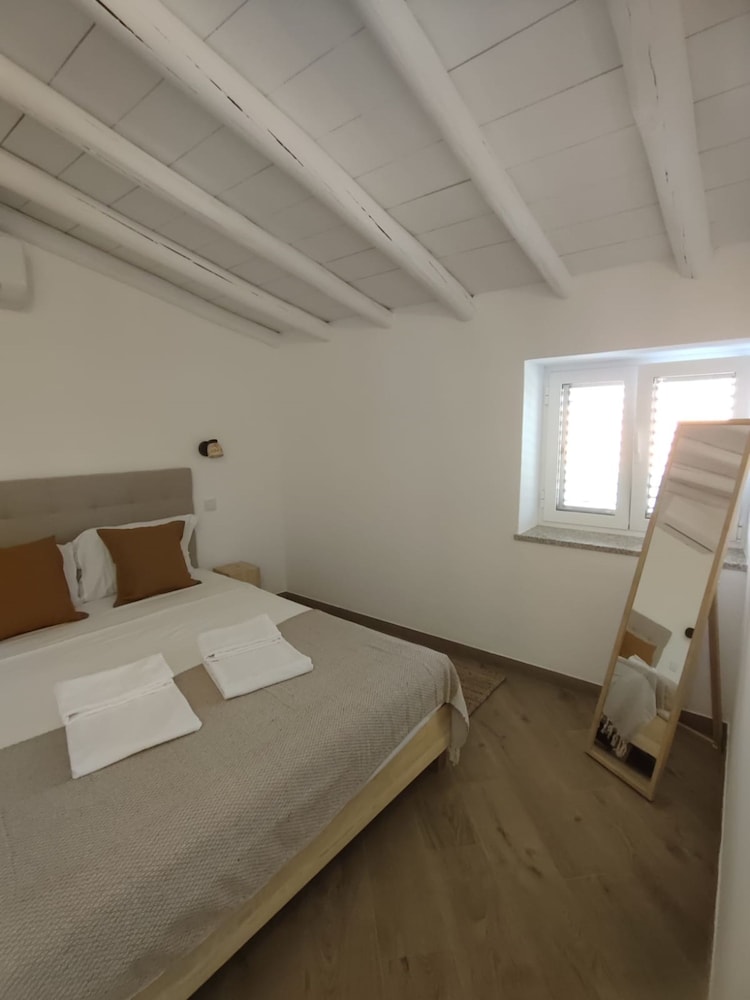 2 Floors Home Near Carvoeiro Slidesplash