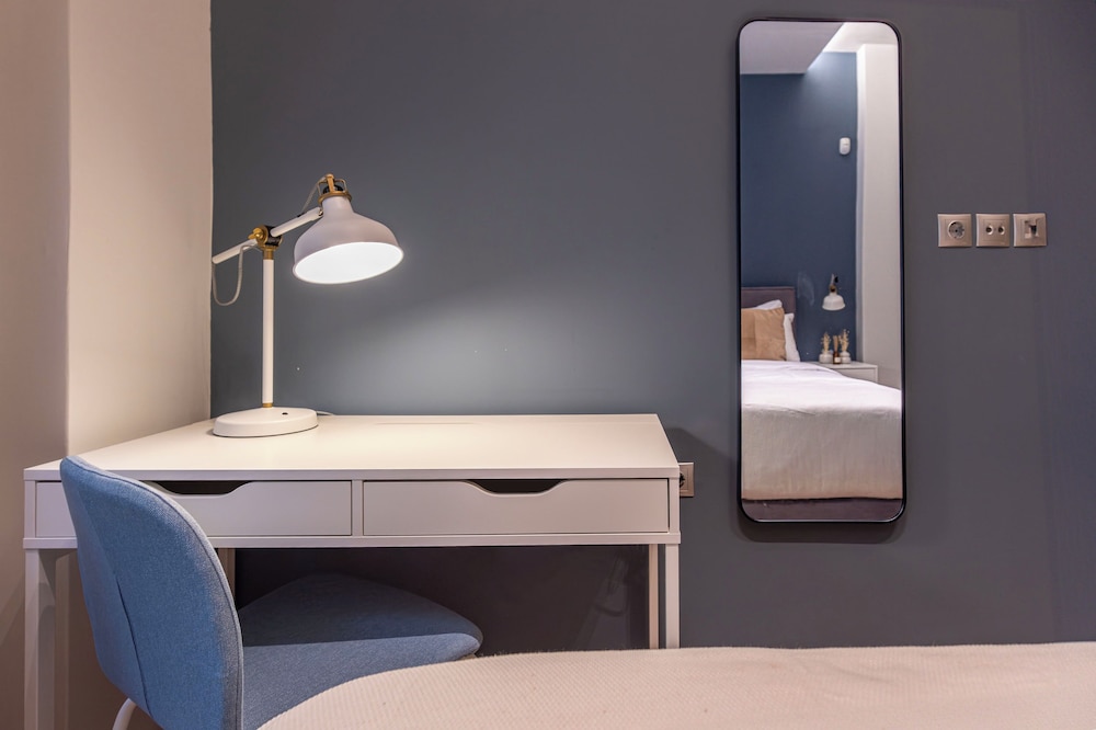 Phaedrus Living Pagkrati Modern Grove