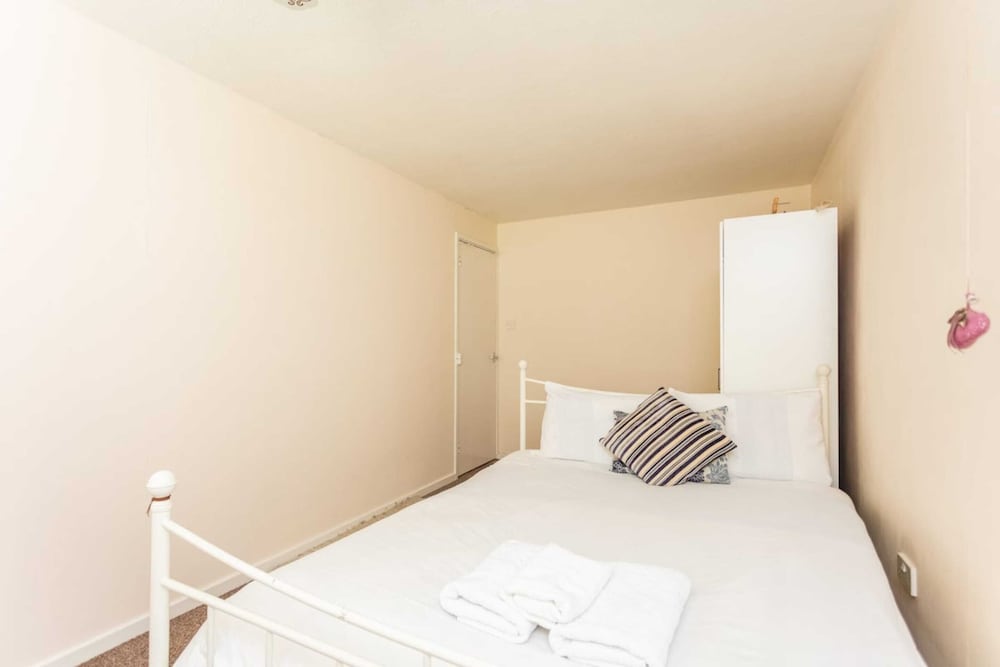 Spacious 2BD House W/private Garden - Kennington!