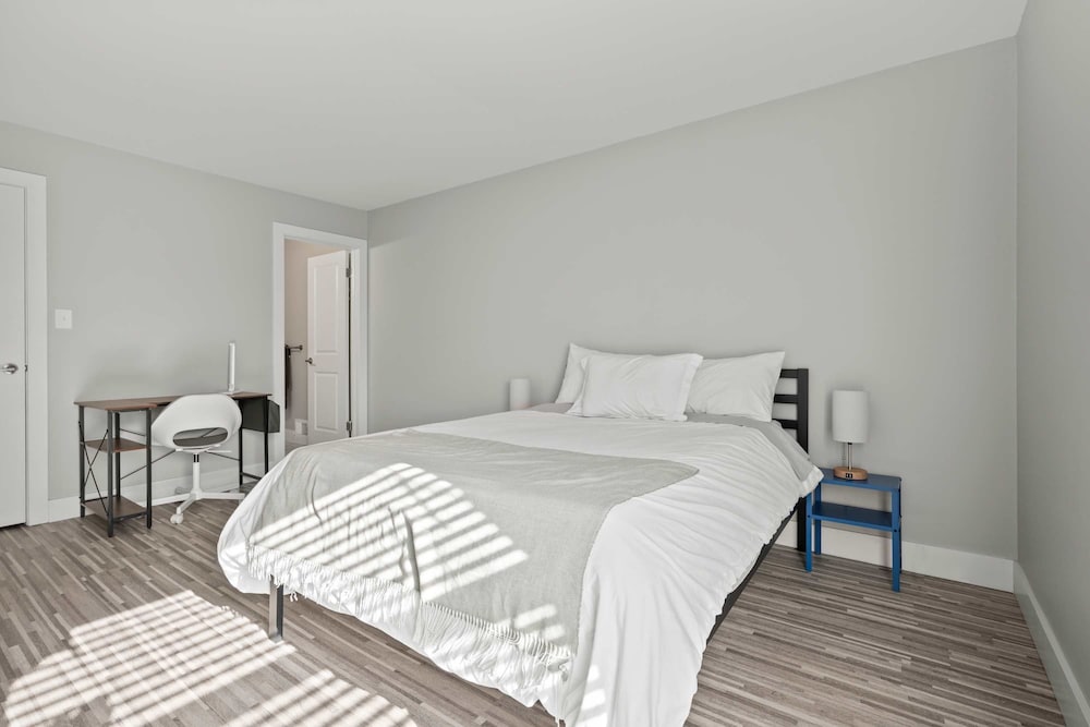 Spacious 2BR 2BA Apartment in the City