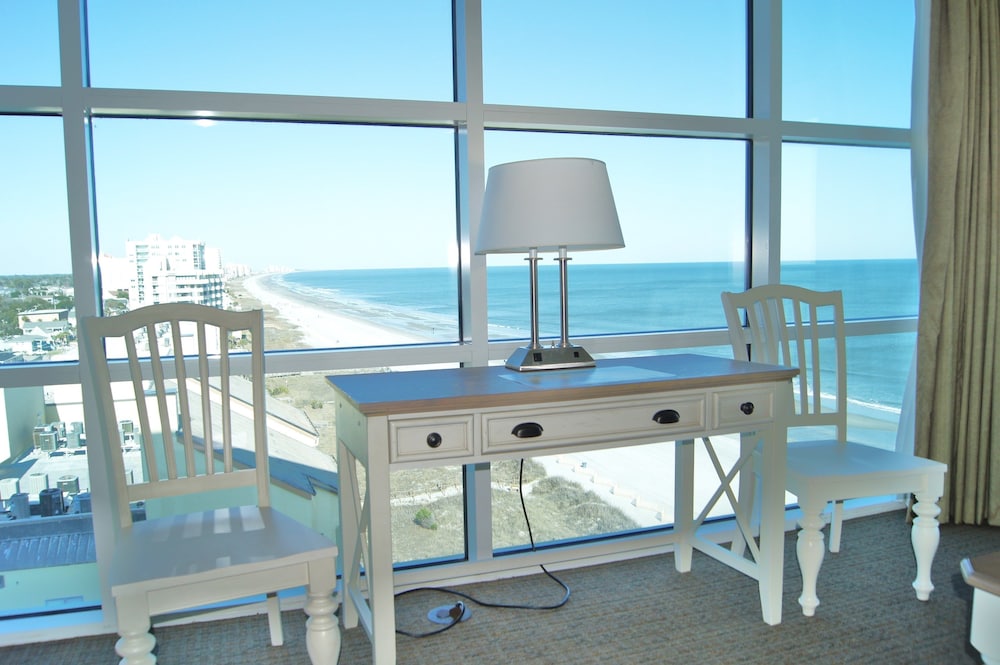 Seaside Resort 1003 3 Bedroom Condo by RedAwning