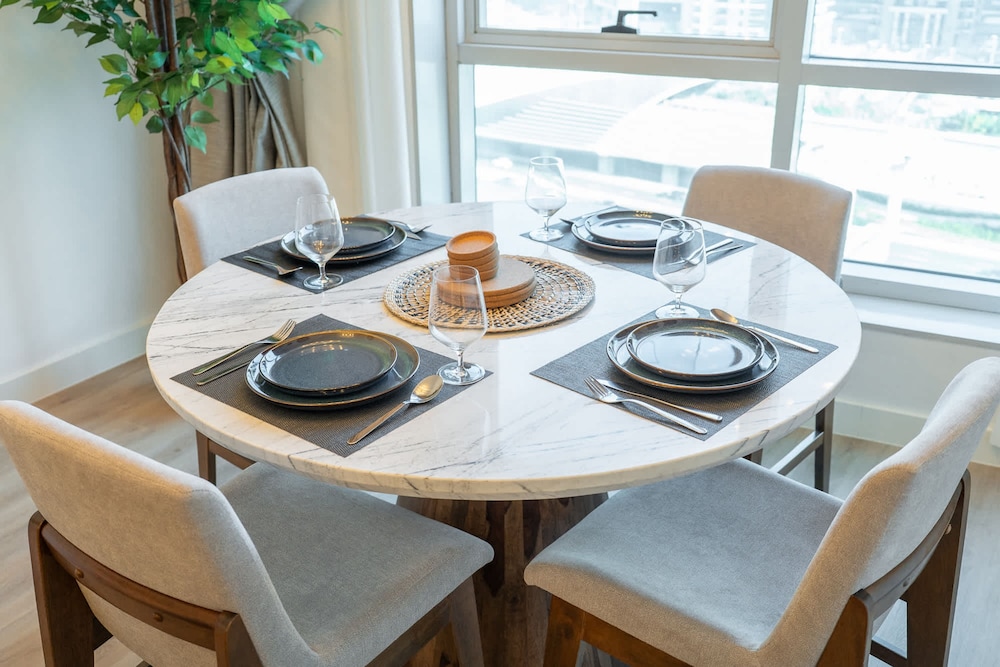 Cozy 1BR Gem in Marina With City Views