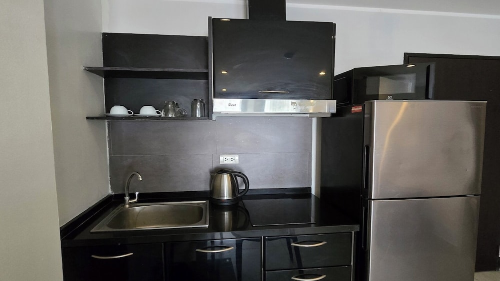 Bright & Breezy -1BR T1 211