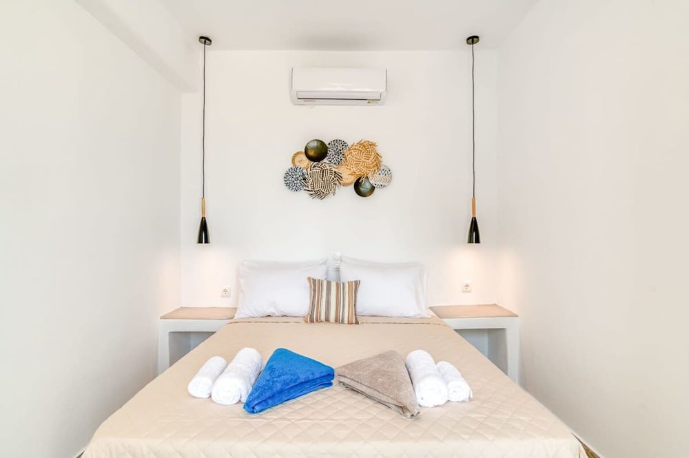 Seaside Splendor - Apollo s Poolside Retreat