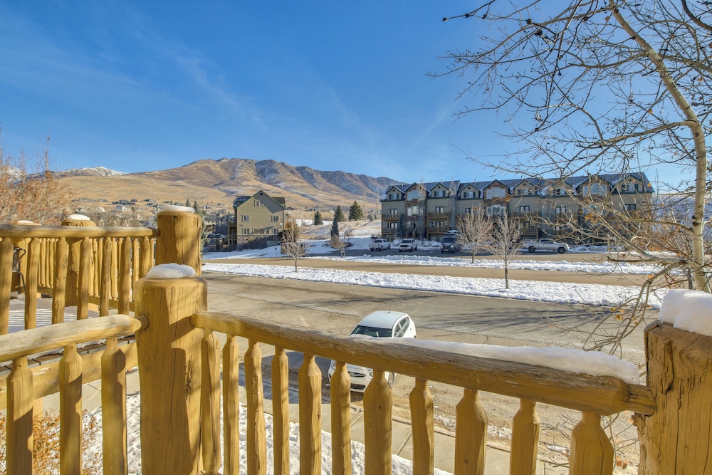 Mtn-view Gem Near Skiing & Golf in Eden!