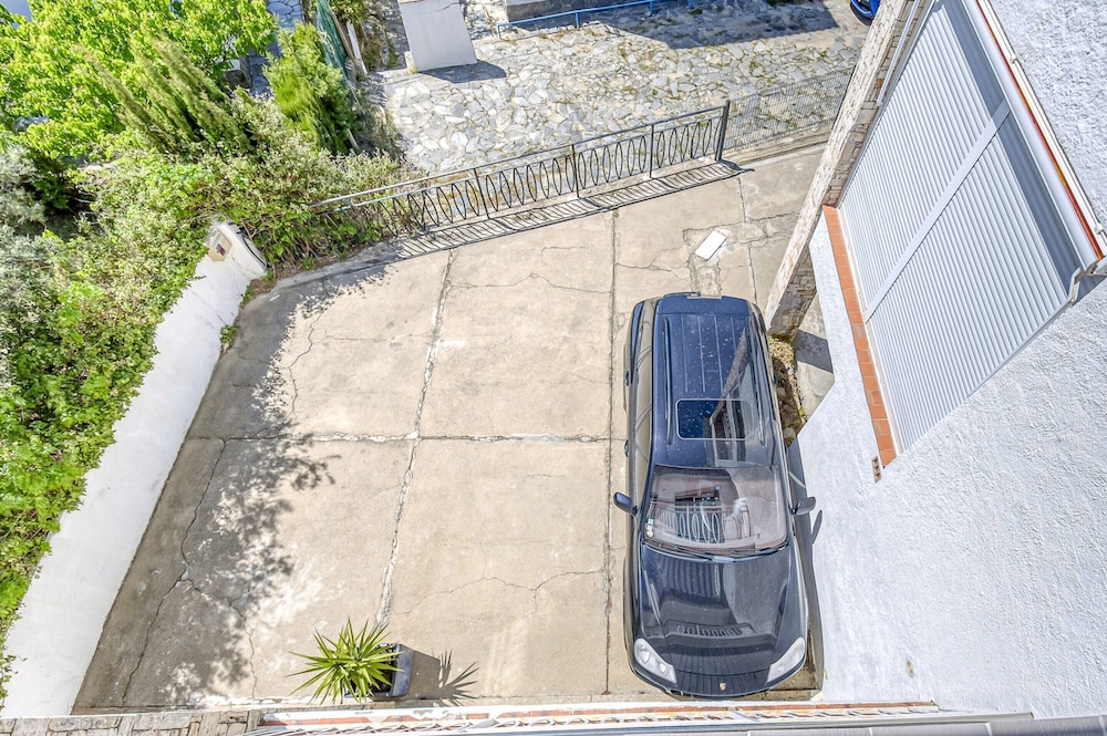 Apartment in Roses Near Platja Dels Palangrers