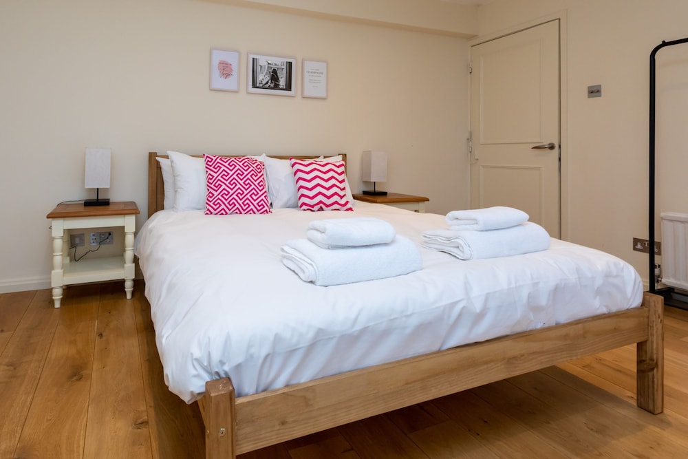 Modern and Bright 3 Bedroom House in Paddington