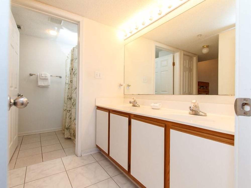 Emerald Twrs West 3003 by Brooks and Shorey Resorts