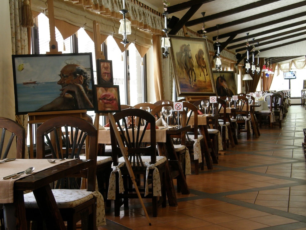 Park-Hotel Butenko Stable