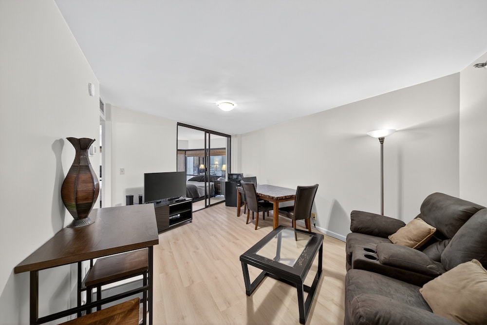 Chic Dt Honolulu Executive Condo 1 Bedroom Condo