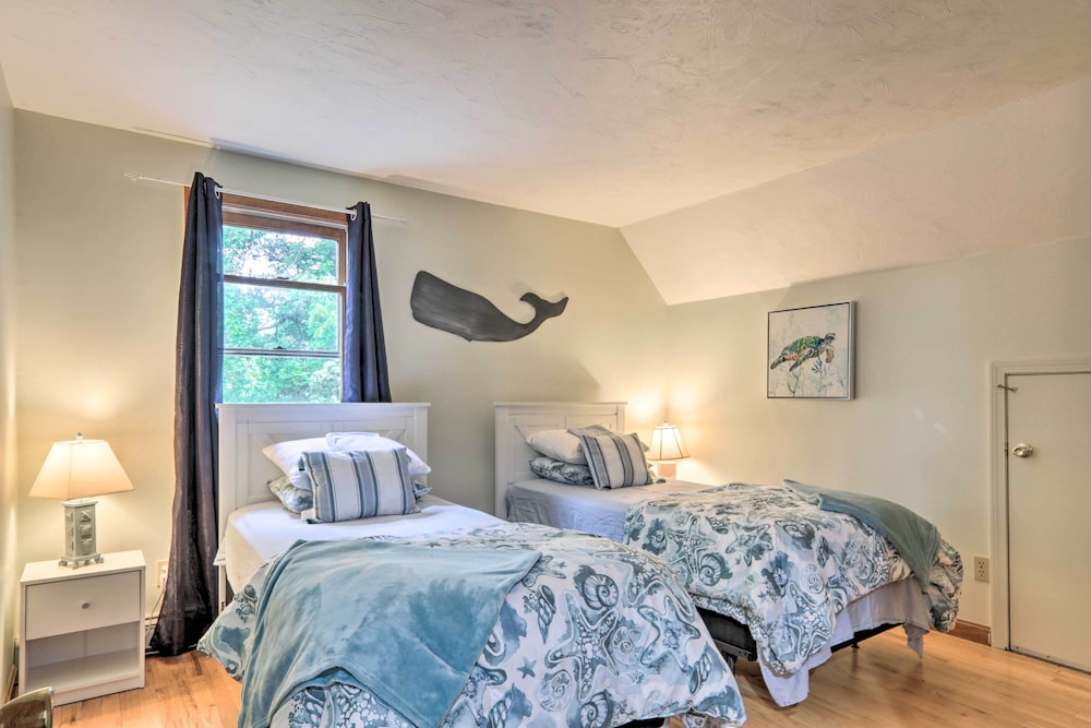 Hyannis Vacations - Lovely Hyannis Cottage - Walk to Beach  Main St! - Property Image 10