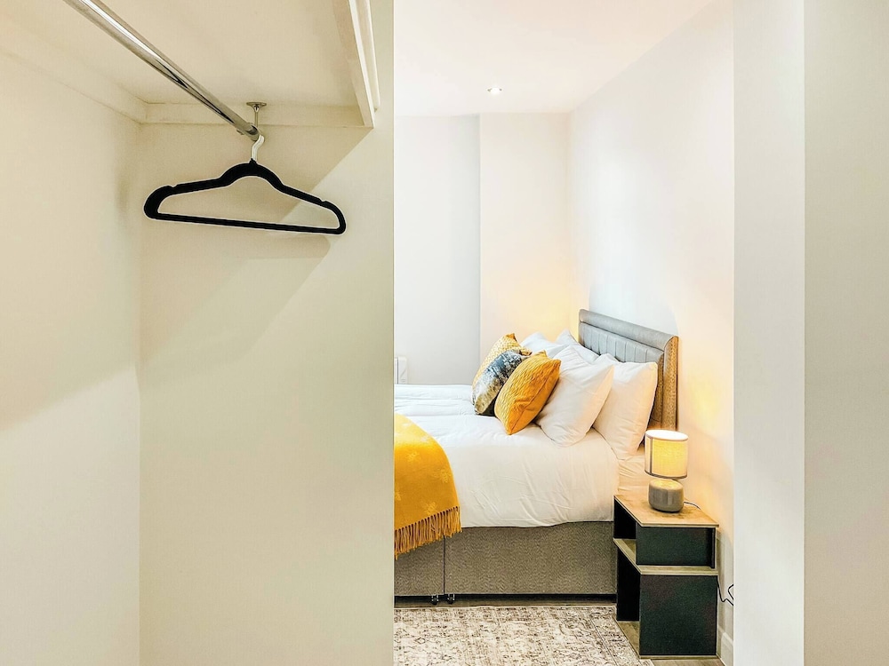 Spacious City Centre Apartment for Up to 5