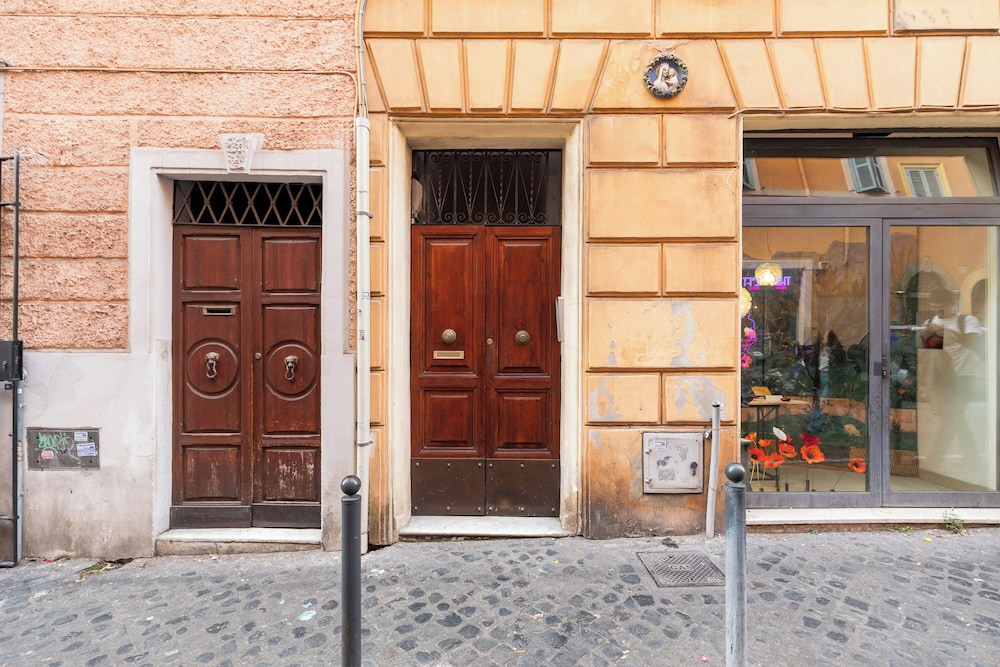 Monti Apartments